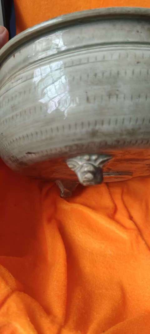 古玩陶瓷龍泉青瓷跳刀紋香爐真品鑒賞圖