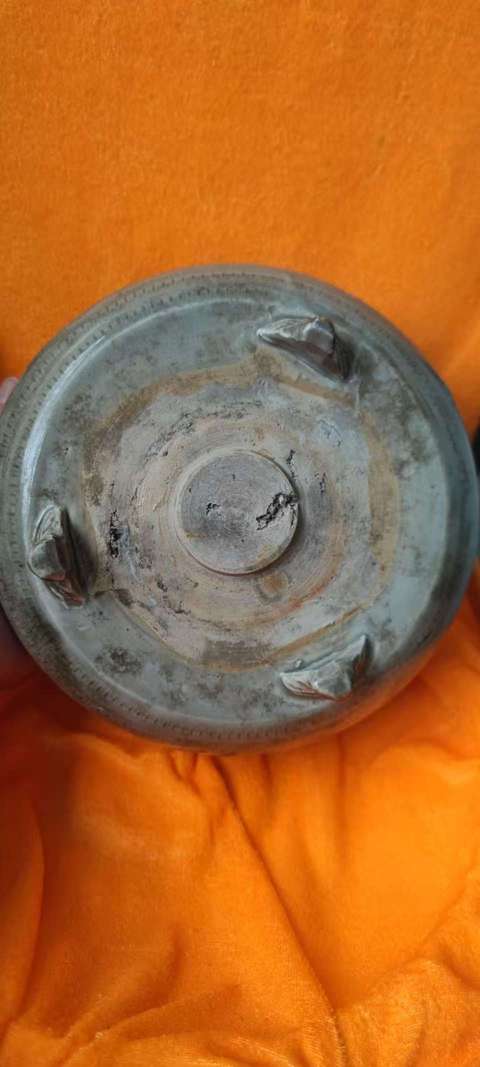 古玩陶瓷龍泉青瓷跳刀紋香爐真品鑒賞圖