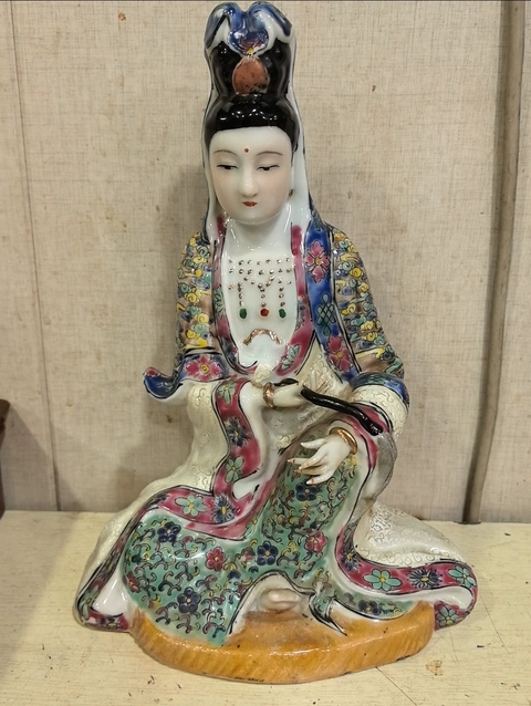 古玩陶瓷粉彩觀音菩薩造像真品鑒賞圖