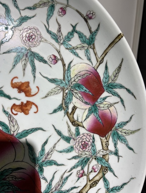 古玩陶瓷桃蝠紋粉彩盤真品鑒賞圖