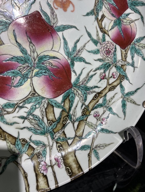 古玩陶瓷桃蝠紋粉彩盤真品鑒賞圖