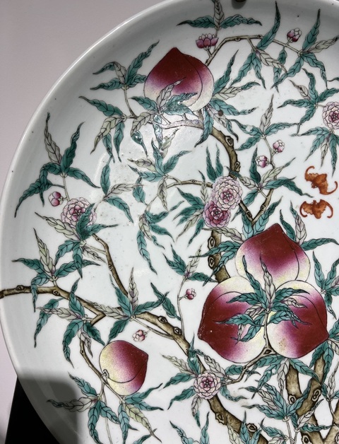 古玩陶瓷桃蝠紋粉彩盤真品鑒賞圖