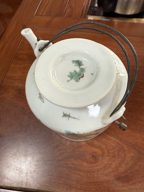 古玩陶瓷三娘教子圖粉彩提梁壺真品鑒賞圖