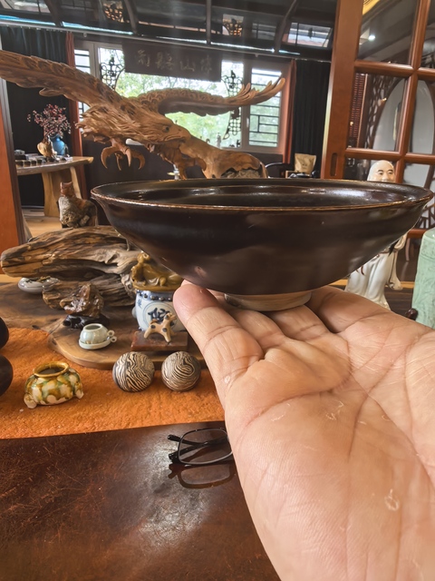 古玩陶瓷遇林亭窯變黑釉束口碗真品鑒賞圖