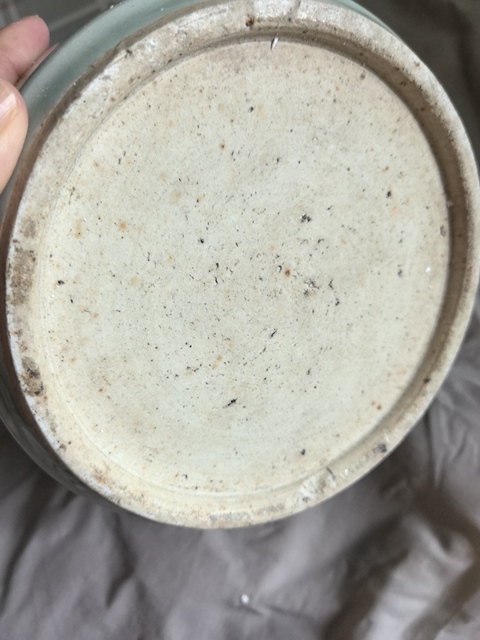 古玩陶瓷豆青釉刻花香爐真品鑒賞圖