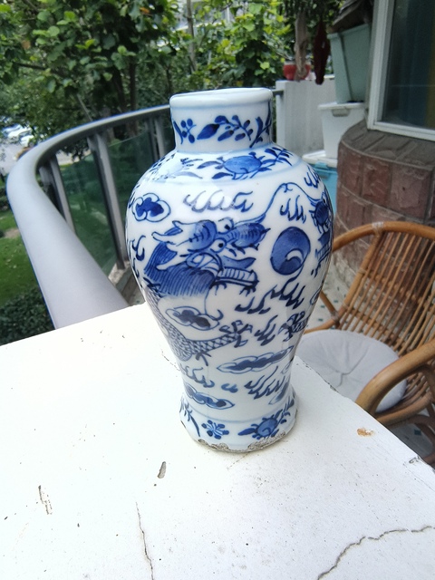 古玩陶瓷花間龍紋青花雞腿瓶真品鑒賞圖