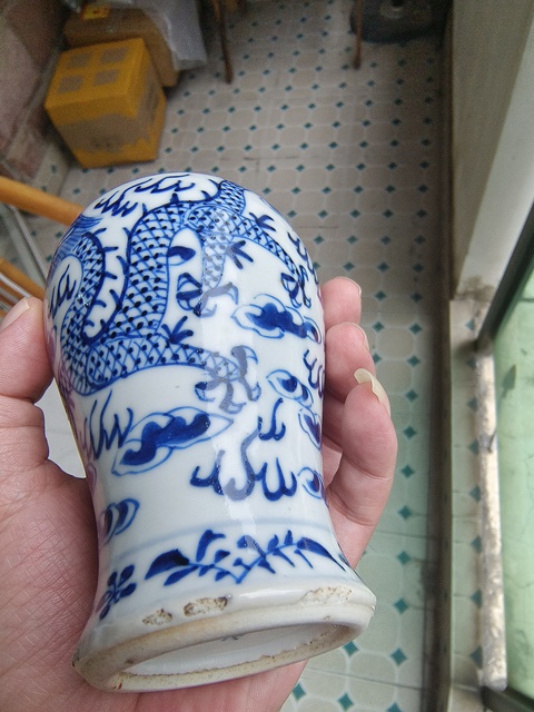 古玩陶瓷花間龍紋青花雞腿瓶真品鑒賞圖