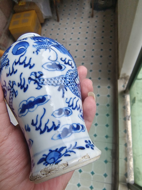 古玩陶瓷花間龍紋青花雞腿瓶真品鑒賞圖