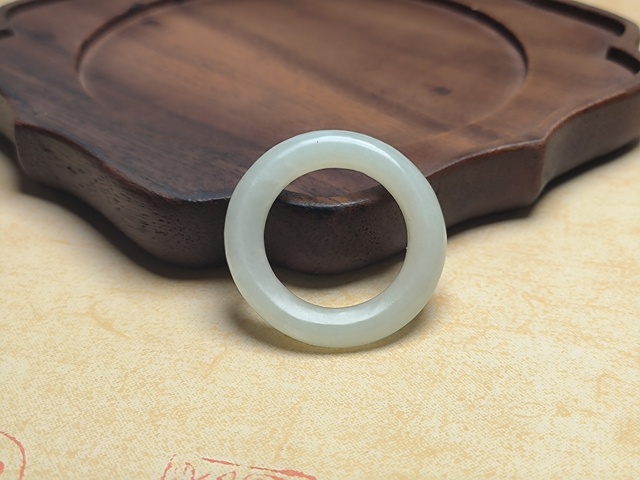 古玩玉器清代和田玉雕“素紋環”拍賣，當前價格4800元
