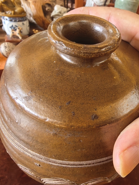 古玩陶瓷茶葉末釉刻花梅瓶真品鑒賞圖