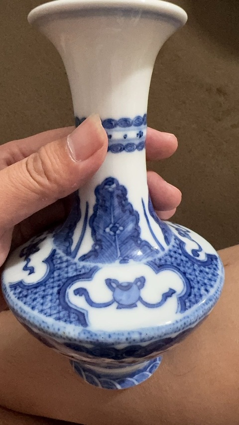 古玩陶瓷青花瓶真品鑒賞圖