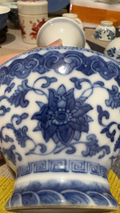 古玩陶瓷青花瓶真品鑒賞圖