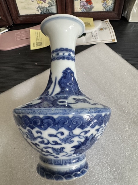 古玩陶瓷青花瓶真品鑒賞圖