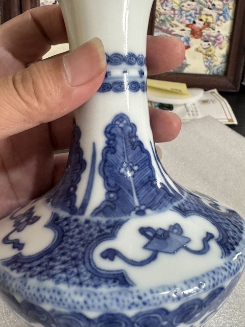 古玩陶瓷青花瓶真品鑒賞圖