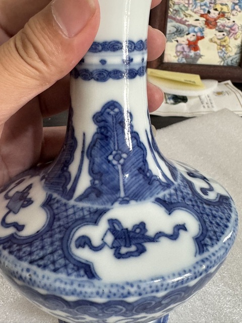 古玩陶瓷青花瓶真品鑒賞圖