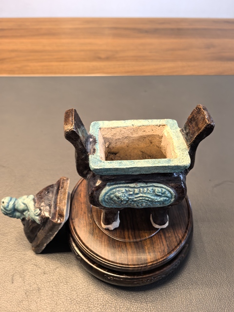 古玩陶瓷法華彩模印花紋香爐真品鑒賞圖