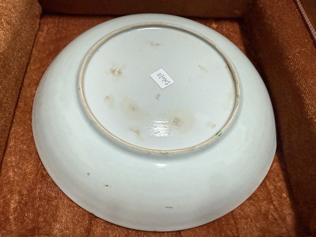 古玩陶瓷康熙五彩花卉紋盤真品鑒賞圖