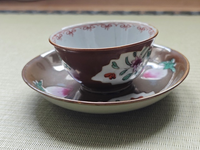古玩陶瓷清雍正.紫金釉開窗花卉紋粉彩杯盤拍賣,當前價格300元