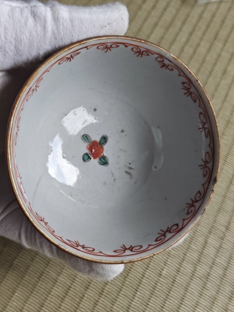 古玩陶瓷清雍正.紫金釉開窗花卉紋粉彩杯盤拍賣,當前價格300元