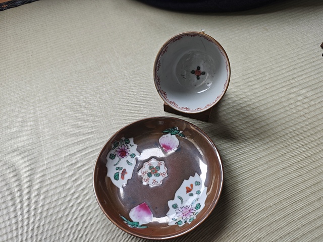 古玩陶瓷清雍正.紫金釉開窗花卉紋粉彩杯盤拍賣,當前價格300元