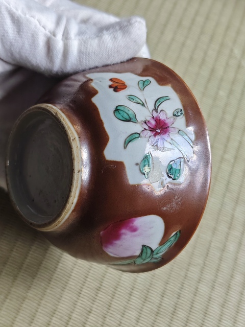古玩陶瓷清雍正.紫金釉開窗花卉紋粉彩杯盤拍賣,當前價格300元