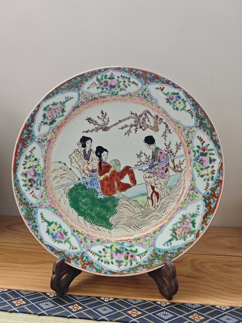 古玩陶瓷人物紋廣彩盤真品鑒賞圖