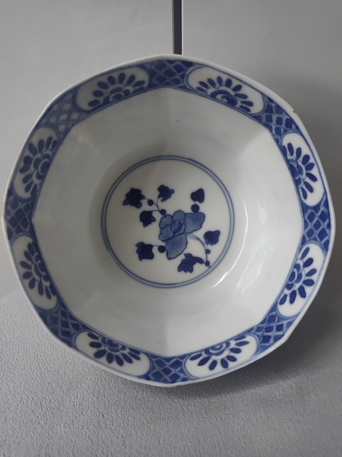 古玩陶瓷青花花卉紋八方碗真品鑒賞圖