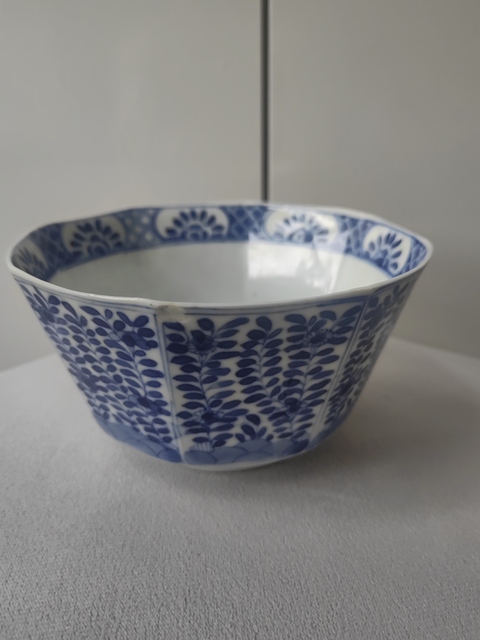 古玩陶瓷青花花卉紋八方碗真品鑒賞圖