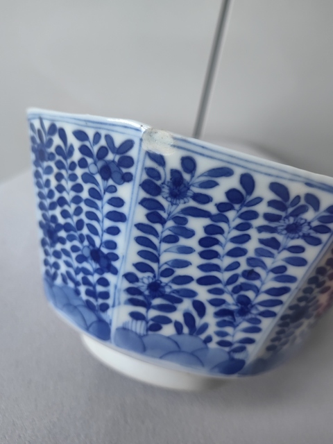 古玩陶瓷青花花卉紋八方碗真品鑒賞圖