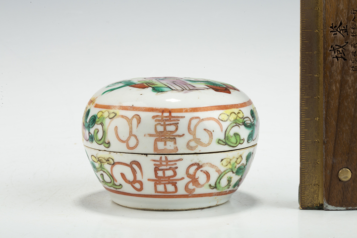 古玩陶瓷清晚·粉彩五子奪魁紋蓋盒
真品鑒賞圖