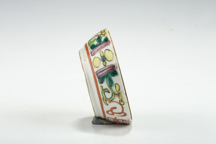 古玩陶瓷清晚·粉彩五子奪魁紋蓋盒
真品鑒賞圖