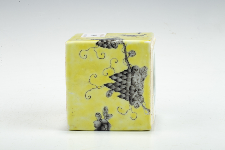 古玩陶瓷民國·黃地墨彩花鳥紋四方溫酒器拍賣，當前價格538元