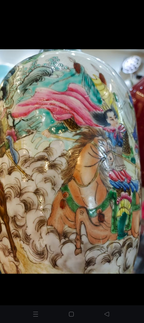 古玩陶瓷粉彩人物瓶真品鑒賞圖