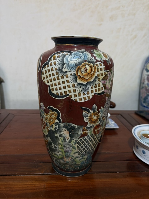 古玩陶瓷花卉紋罐真品鑒賞圖