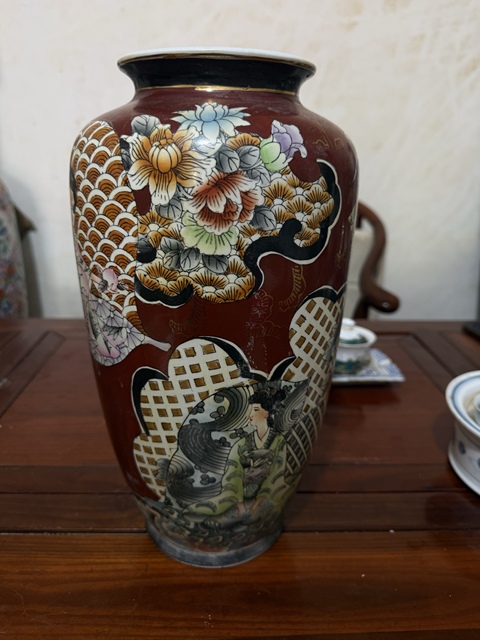 古玩陶瓷花卉紋罐真品鑒賞圖