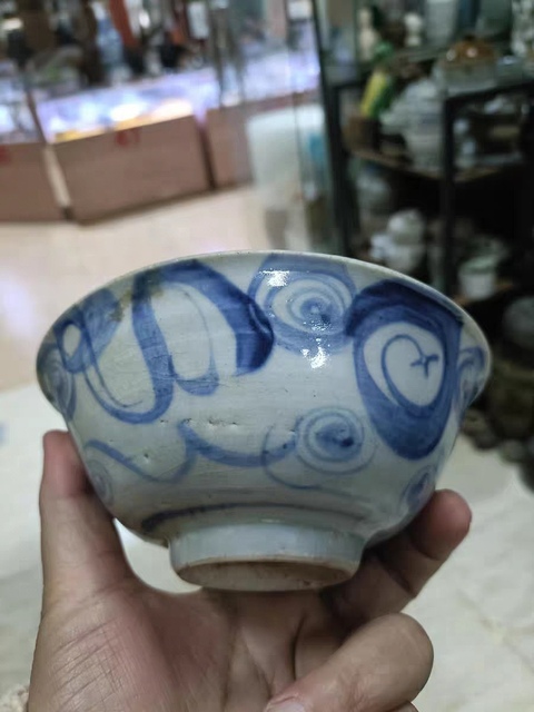 古玩陶瓷青花花卉紋碗真品鑒賞圖