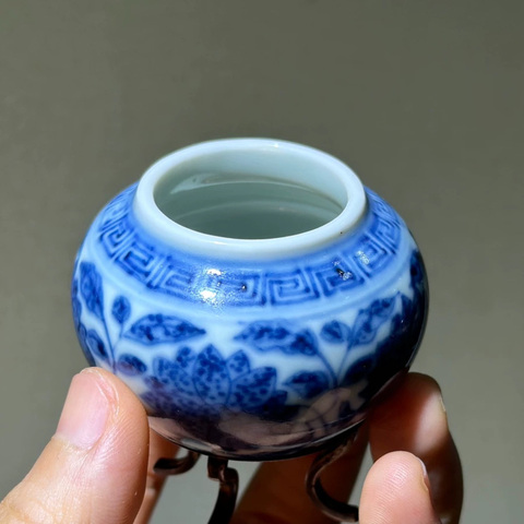 古玩陶瓷青花纏枝蓮紋水盂真品鑒賞圖