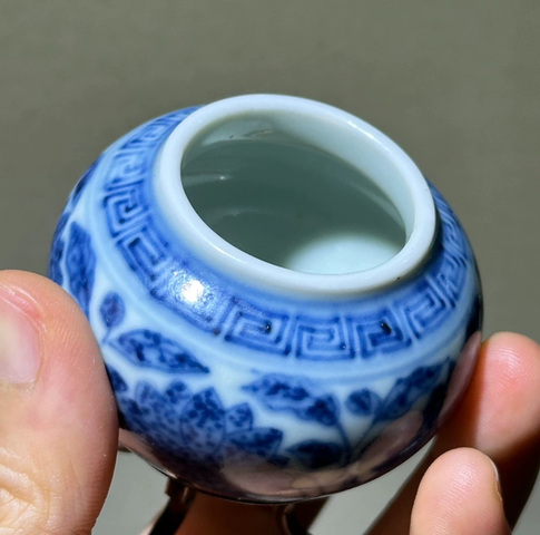 古玩陶瓷青花纏枝蓮紋水盂真品鑒賞圖