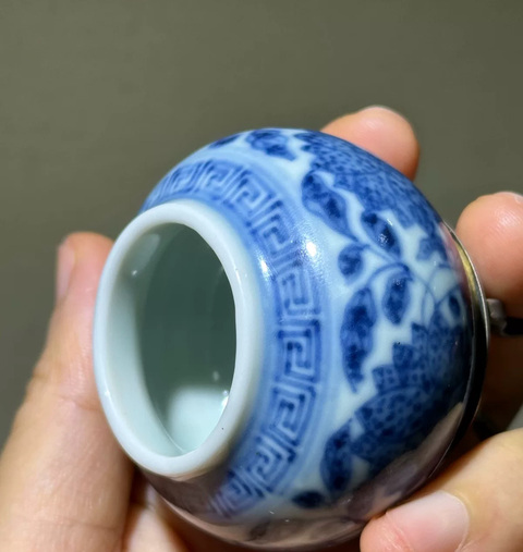 古玩陶瓷青花纏枝蓮紋水盂真品鑒賞圖