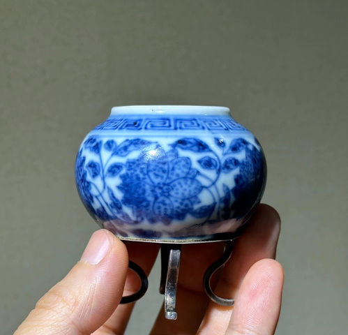 古玩陶瓷青花纏枝蓮紋水盂真品鑒賞圖