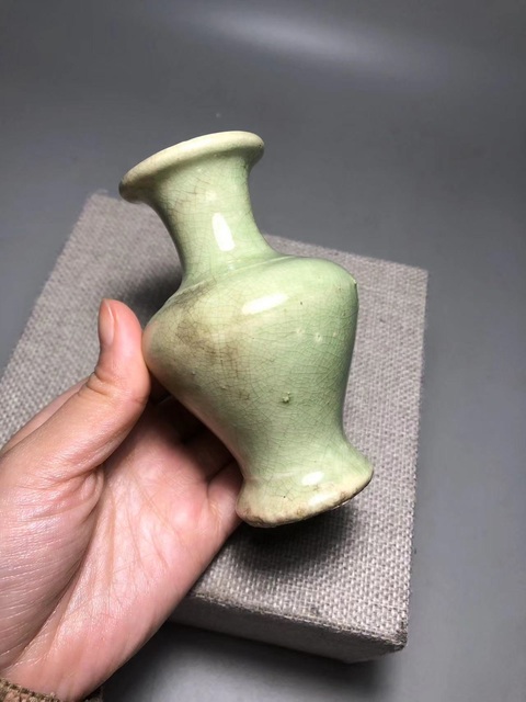 古玩陶瓷龍泉青瓷撇口瓶真品鑒賞圖