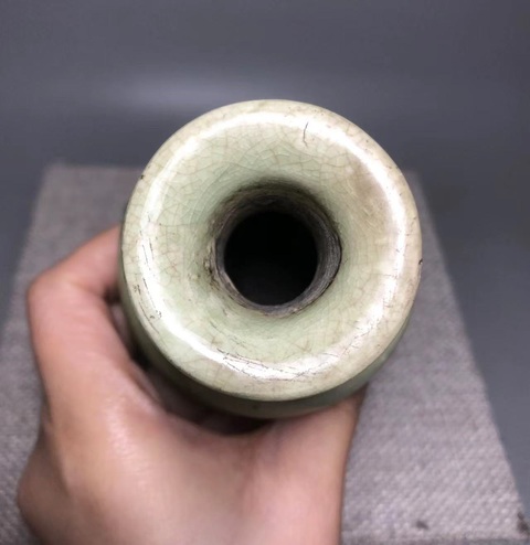 古玩陶瓷龍泉青瓷撇口瓶真品鑒賞圖