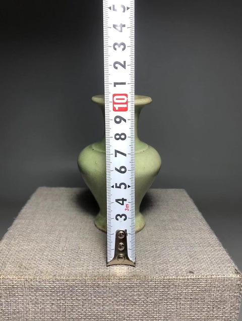 古玩陶瓷龍泉青瓷撇口瓶真品鑒賞圖