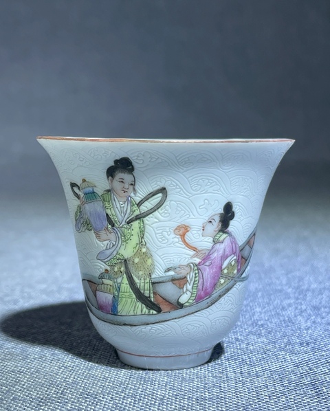 古玩陶瓷當代·白地軋道粉彩仙人乘槎紋鈴鐺杯 真品鑒賞圖