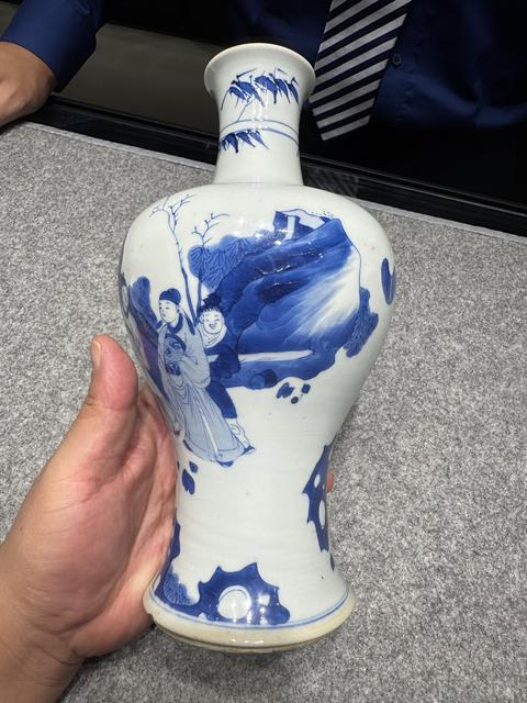 古玩陶瓷青花人物故事紋瓶真品鑒賞圖