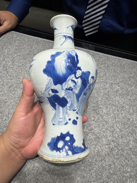 古玩陶瓷青花人物故事紋瓶真品鑒賞圖