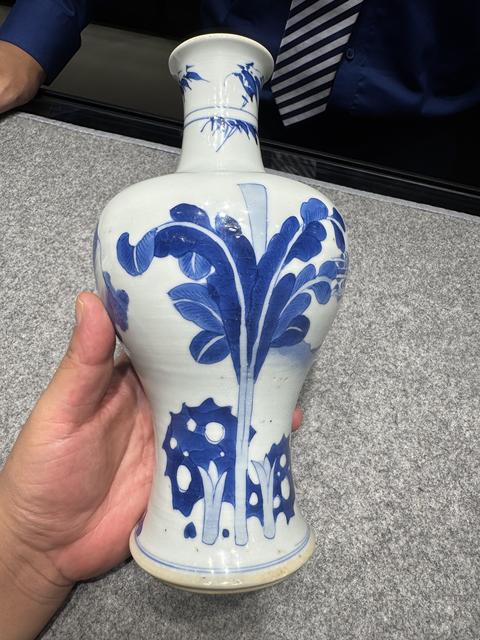 古玩陶瓷青花人物故事紋瓶真品鑒賞圖