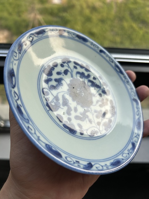 古玩陶瓷清中期青花盤真品鑒賞圖