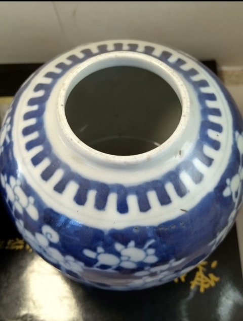 古玩陶瓷青花留白冰梅紋罐真品鑒賞圖