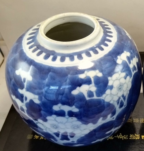 古玩陶瓷青花留白冰梅紋罐真品鑒賞圖